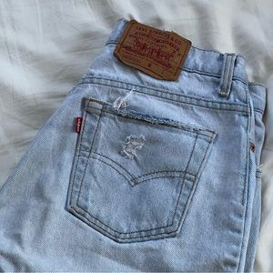VINTAGE LEVIS Made in the US 27” Waist